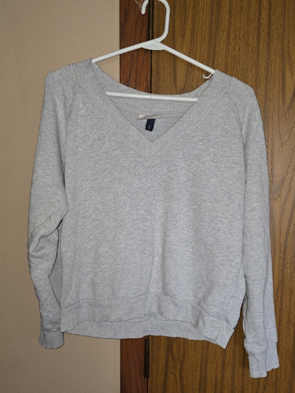 Universal Thread Light Gray V-Neck Sweatshirt